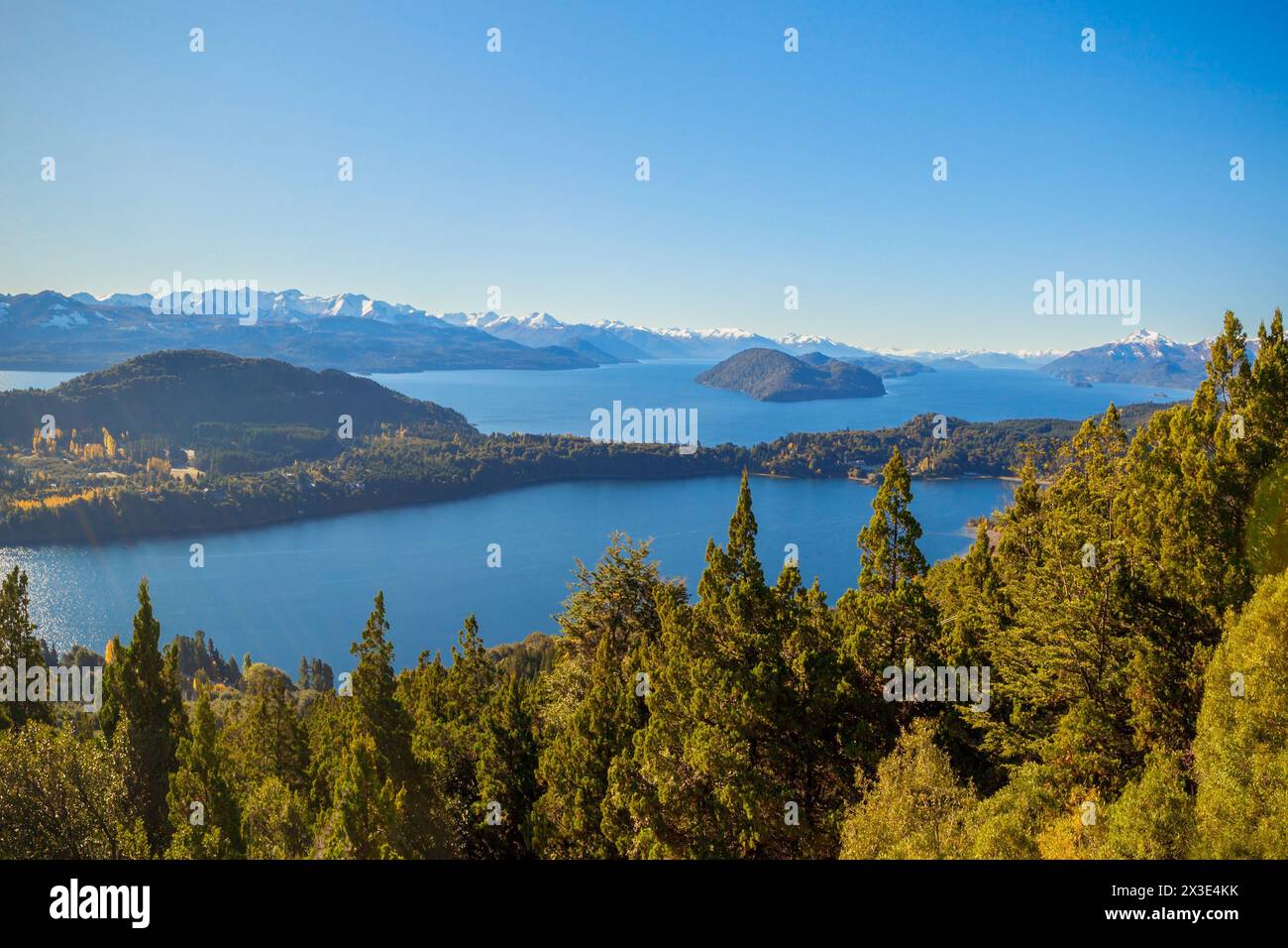 Nahuel Huapi Nationalpark Panoramablick vom Cerro Campanario Aussichtspunkt in Bariloche, Patagonia Region in Argentinien. Stockfoto