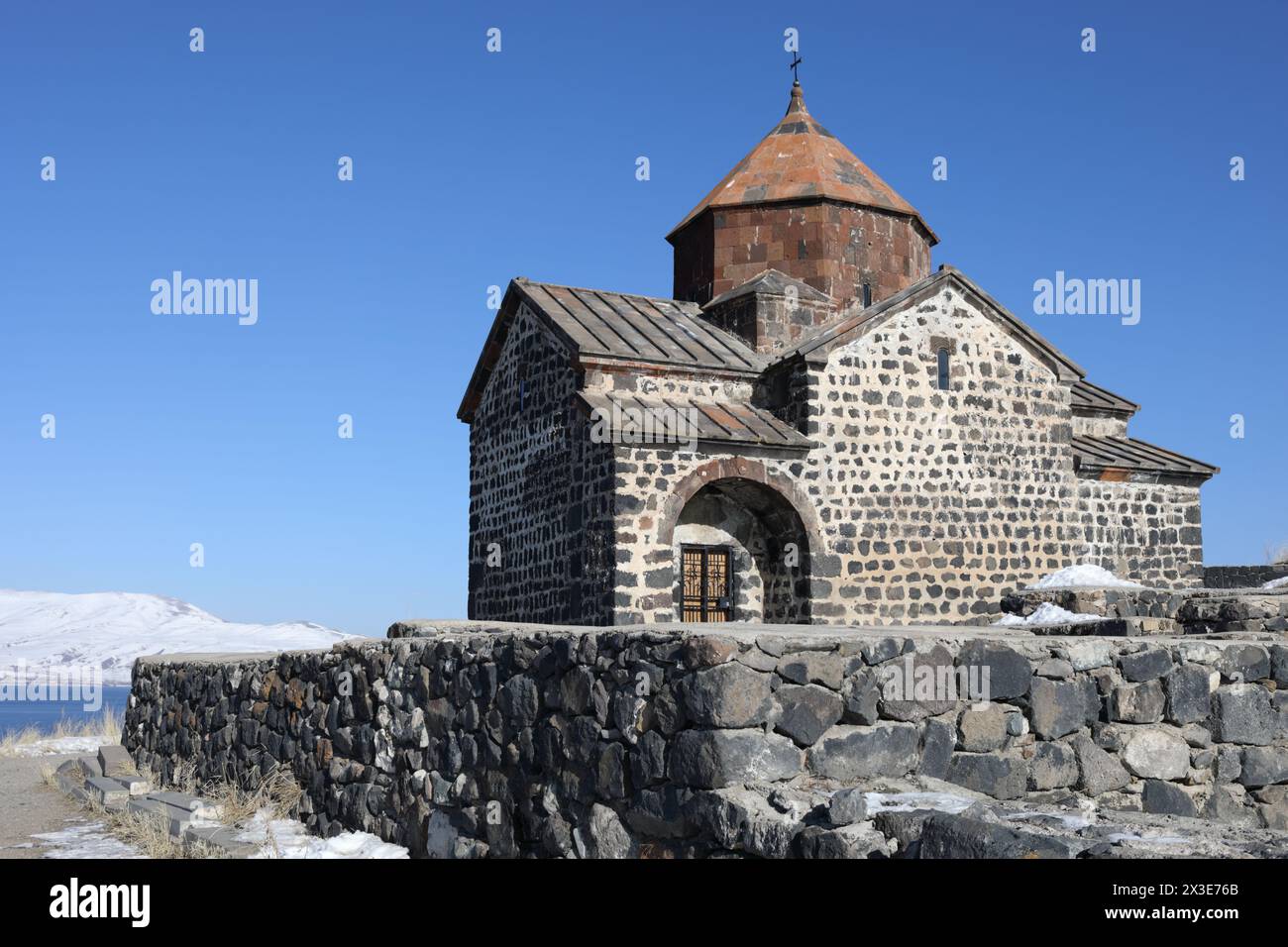 Die Surb Arakelots Kirche ist ein altes architektonisches Denkmal Armeniens, 9. Jahrhundert, Winter Stockfoto