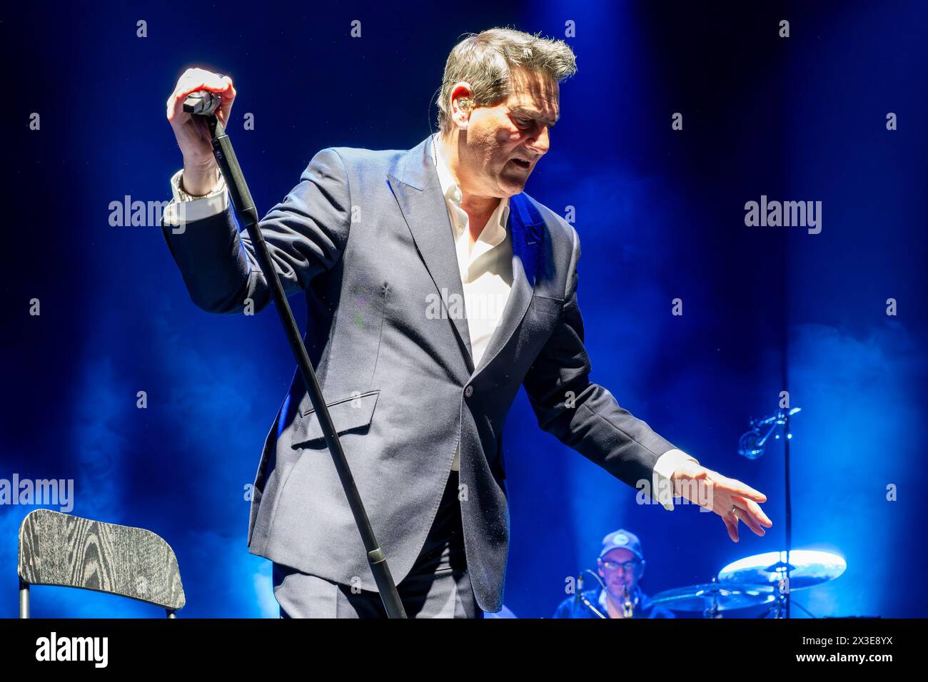 Mantua, Italien. April 2024. Tony Hadley, Künstlername von Anthony Patrick Hadley, singt auf der Bühne während seiner Live-Auftritte für â&#x80;&#x9c;Mad About You mit der fabelhaften TH Band European Tourâ&#x80;&#x9d; im PalaUnical Theatre am 24. April 2024 in Mantua, Italien. Quelle: Unabhängige Fotoagentur/Alamy Live News Stockfoto