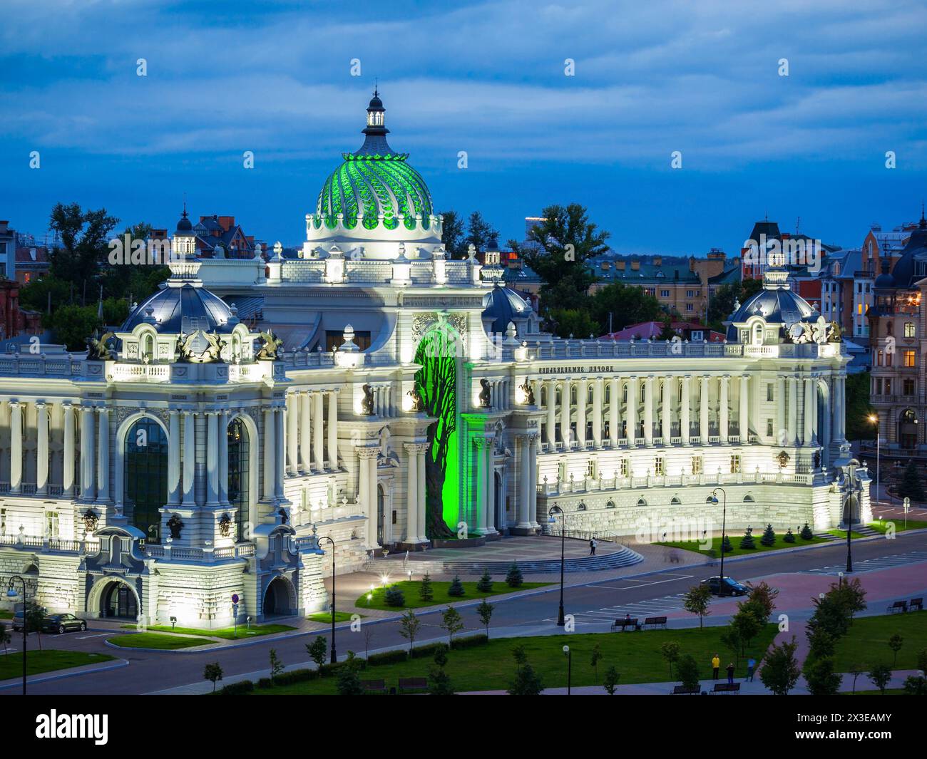 Die Landwirtschaftlichen Palace Luftaufnahme am Ufer der Kasanka in der Nähe des Kreml, Kazan, Russland. Die Landwirtschaftlichen Palace ist eines der wichtigsten touristischen l Stockfoto