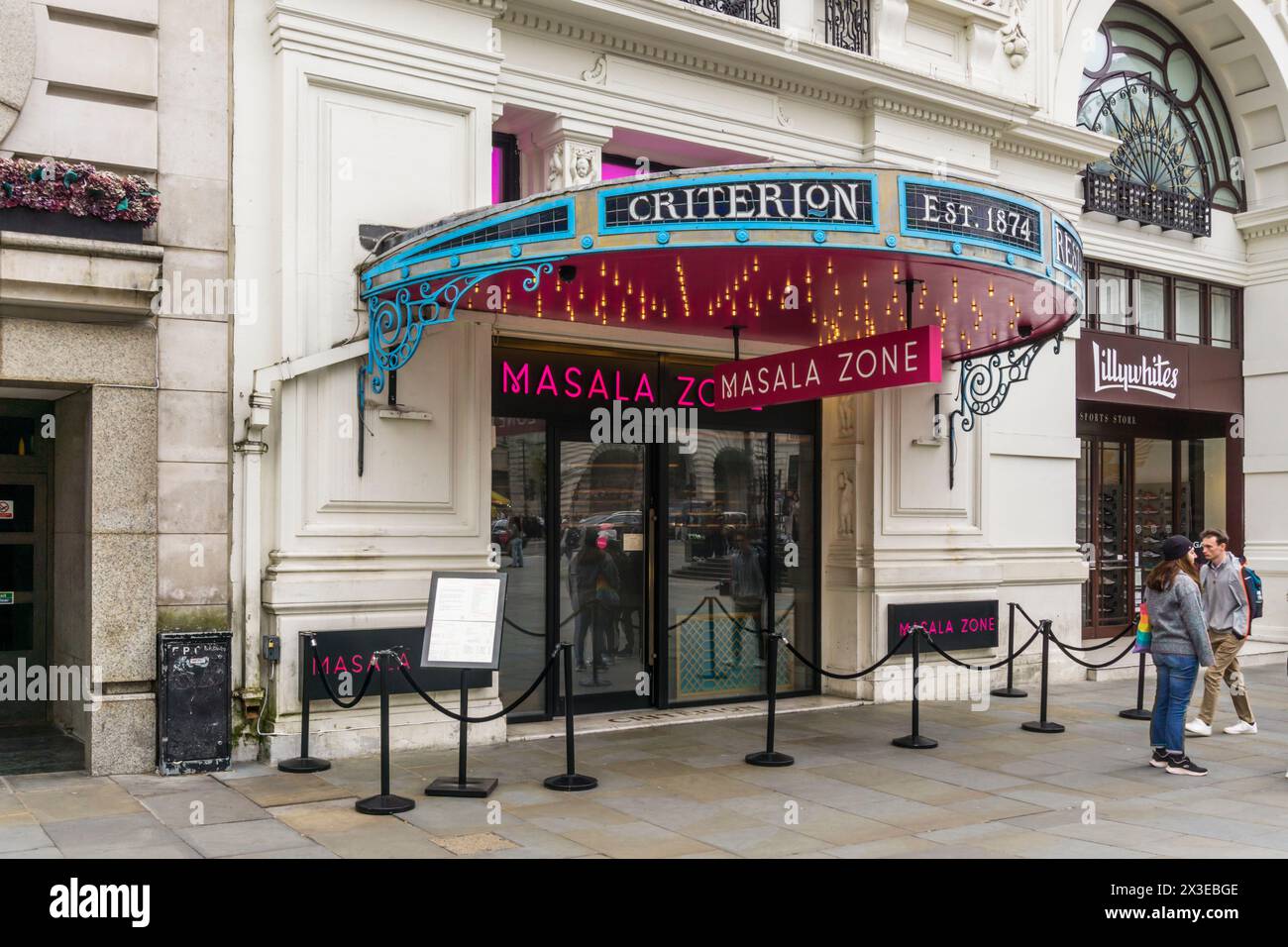 Restaurant Masala Zone im Criteria-Gebäude am Piccadilly Circus. Stockfoto