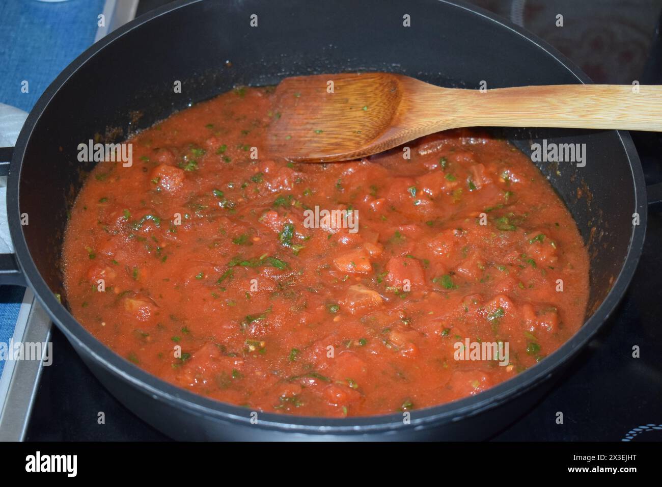 Tomatensauce in einer Pfanne Stockfoto