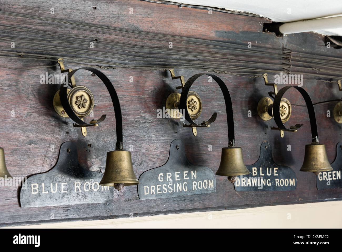 Serviant Glocken in Speke Hall, Klasse I gelistet National Trust Tudor Manor House, Liverpool, England, Großbritannien. Stockfoto