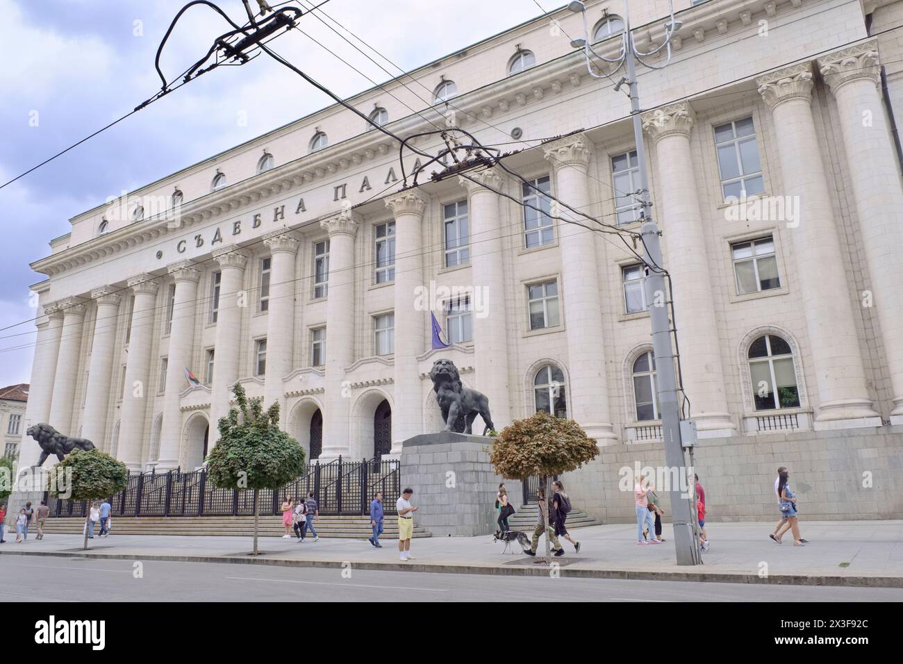 Bulgarien, Sofia; Blick auf die Fassade des Sofia Justice Palace in der Innenstadt Stockfoto