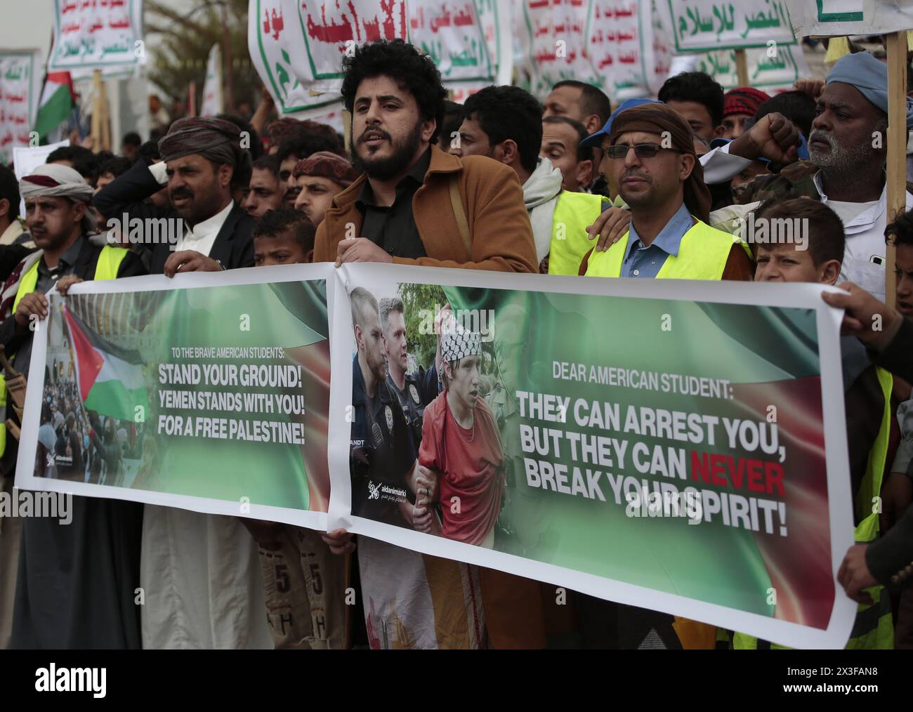 Houthi-Kleidung nahm am 17. Mai 2024 an einem Protest in Solidarität mit dem palästinensischen Volk in Sanaa, Jemen, Teil. Hamza Ali Stockfoto