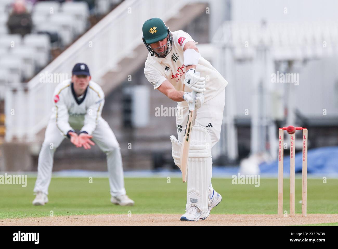 Abgebildet ist will Young of Notts CCC in Aktion mit der Fledermaus, die am 26. April 2024 in Birmingham, Großbritannien, für redaktionelle Verkaufszwecke am 1. Tag des VI Stockfoto