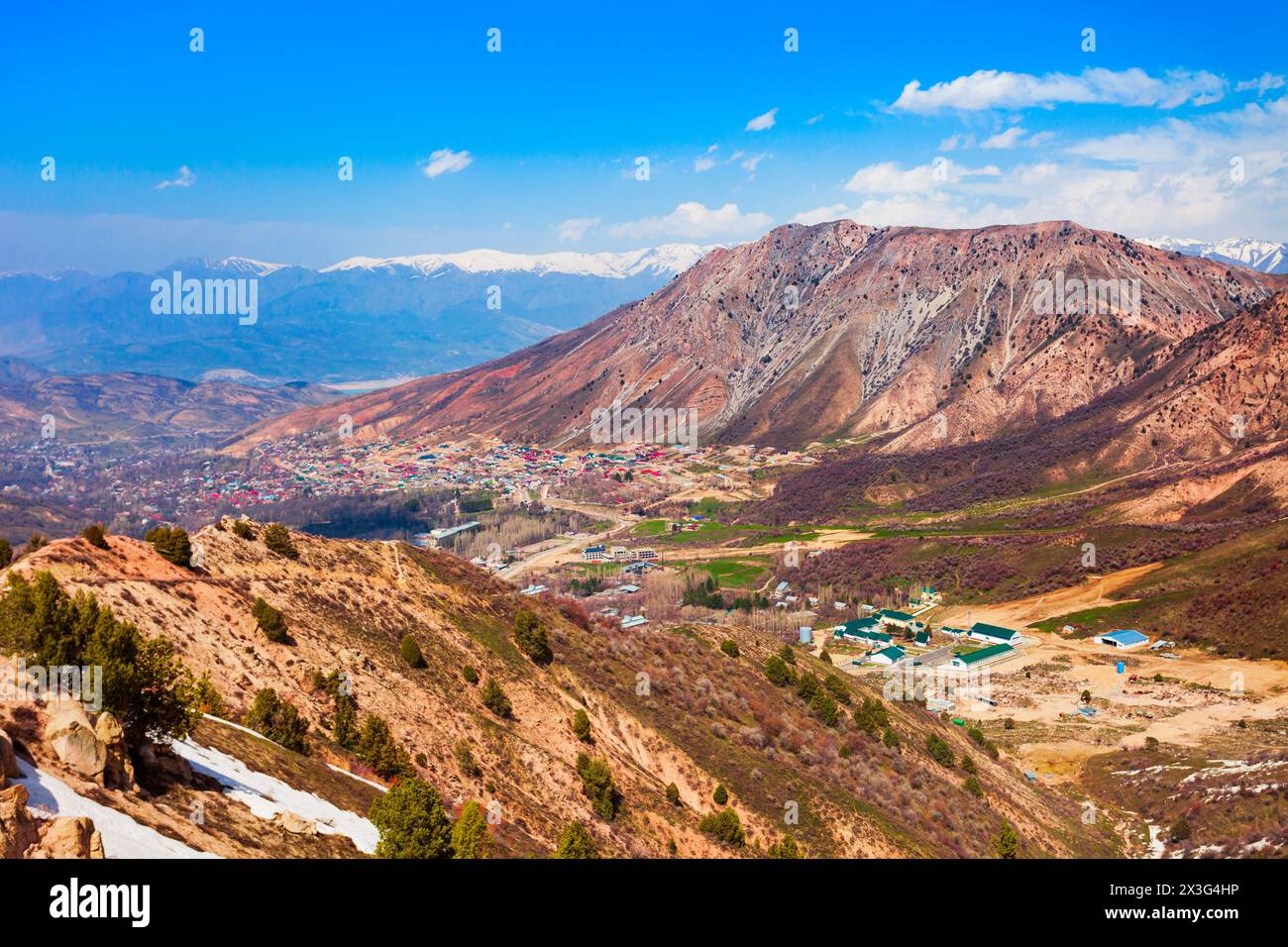 Chimgan Ski Resort Stadt in der Tian Shan oder Tengri Tagh Bergkette in der Nähe von Taskent Stadt in Usbekistan in Zentralasien Stockfoto