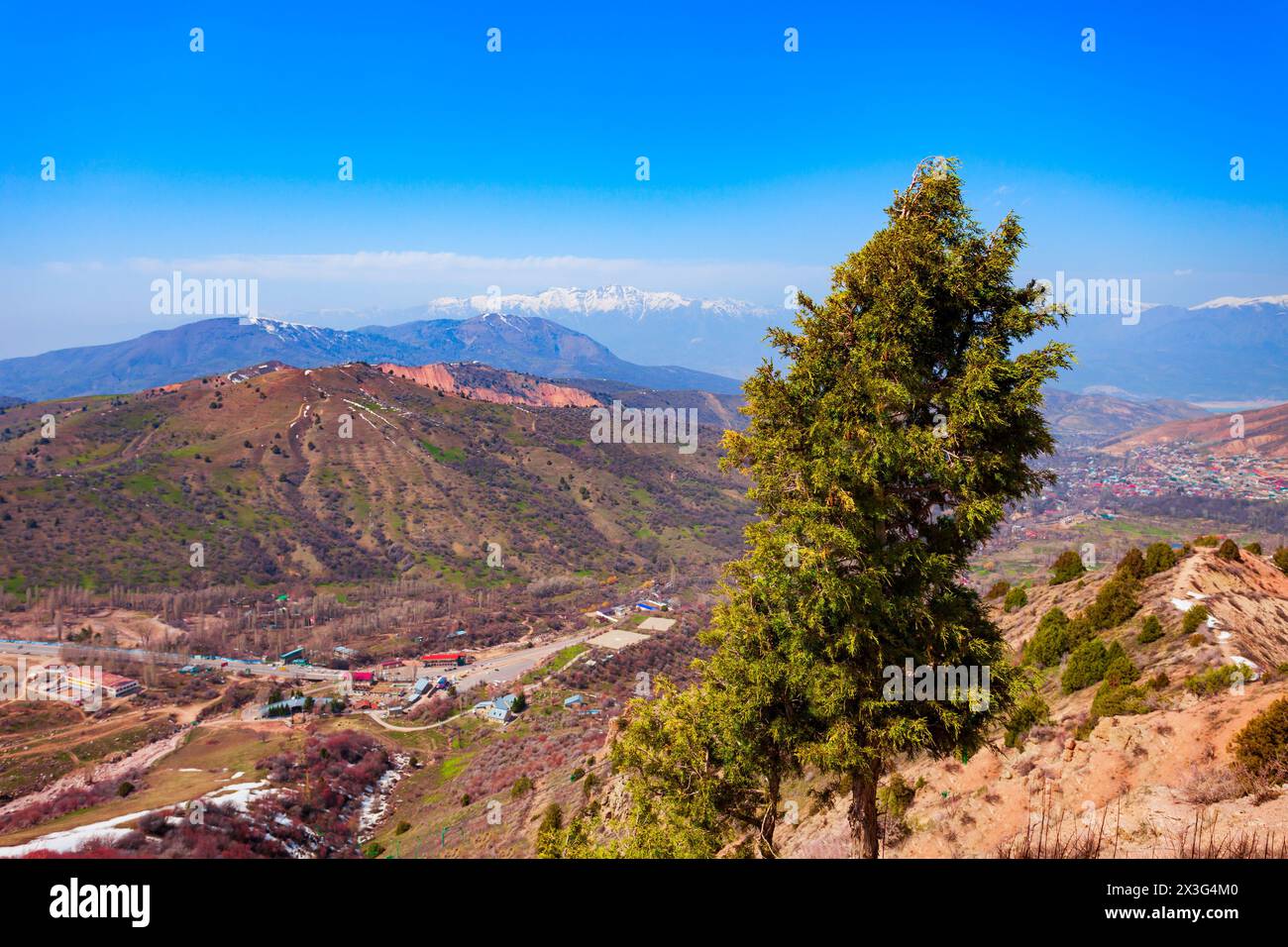 Chimgan Ski Resort Stadt in der Tian Shan oder Tengri Tagh Bergkette in der Nähe von Taskent Stadt in Usbekistan in Zentralasien Stockfoto