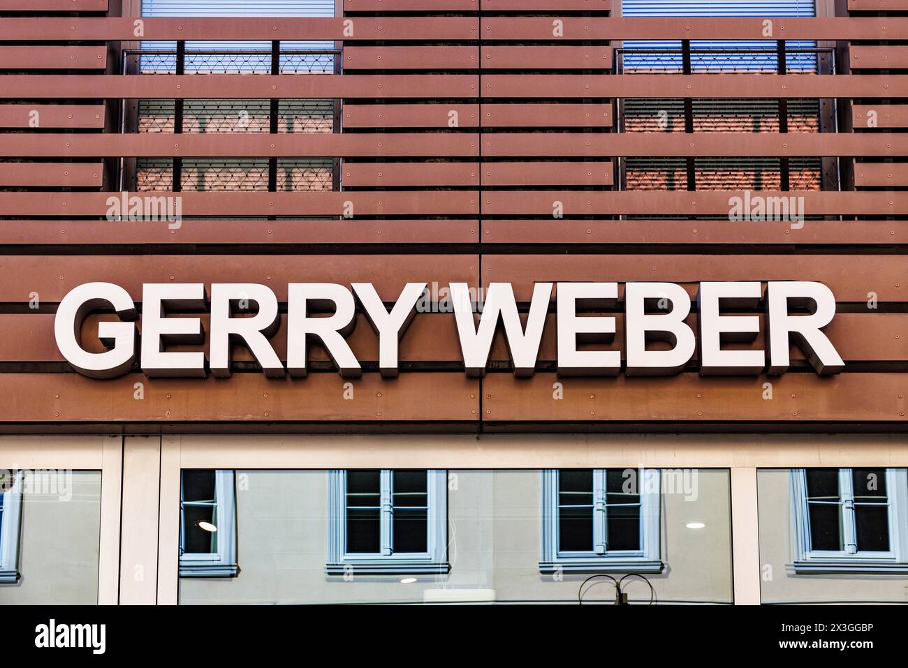 QUEDLINBURG, DEUTSCHLAND - 6. September 2023: Filiale des Bekleidungsunternehmens Gerry Weber, Gerry Weber verwaltet 1.000 eigene Filialen. Stockfoto
