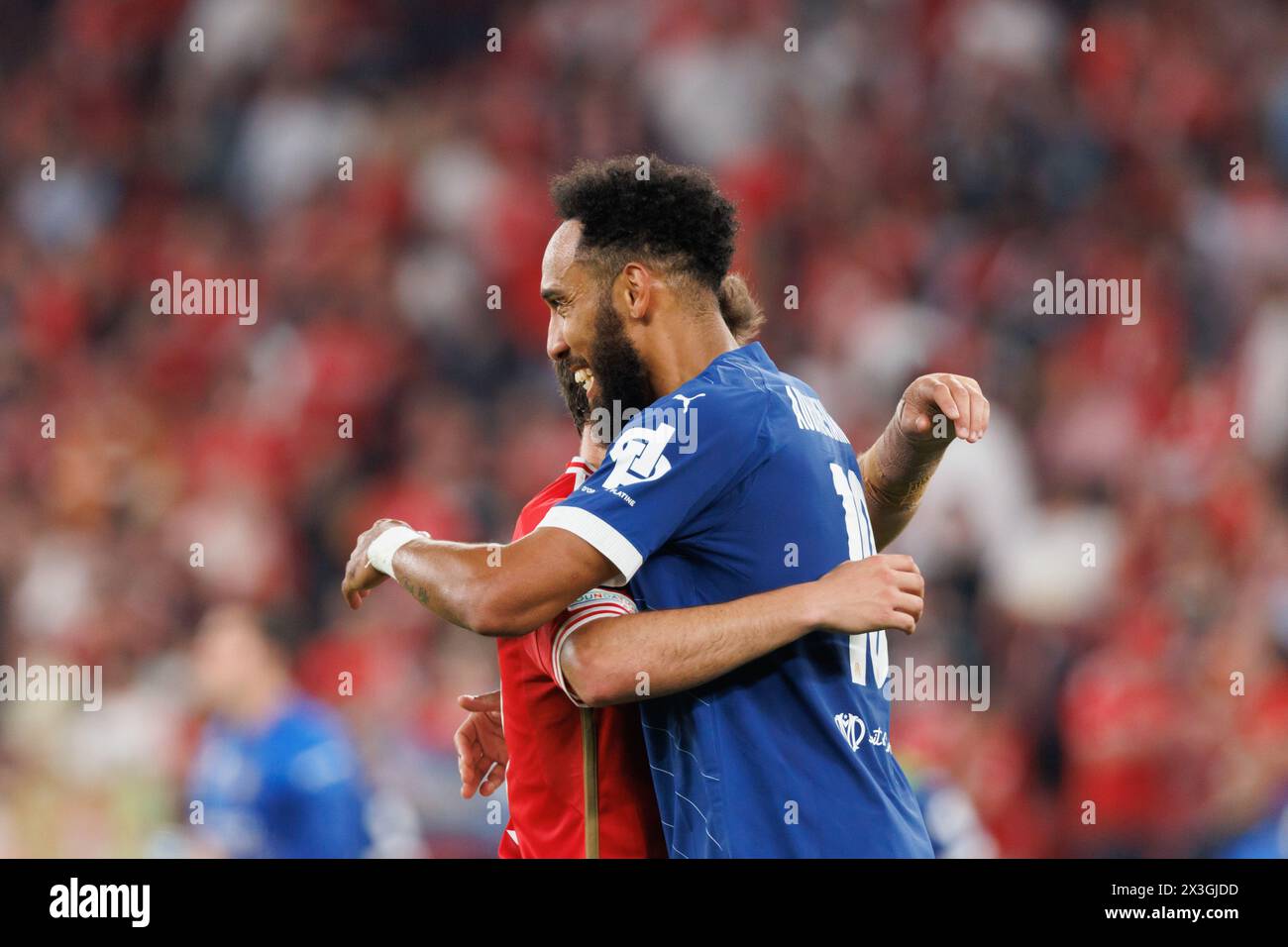 Joao Neves, Pierre-Emeric Aubameyang während des Spiels der UEFA Europa League zwischen SL Benfica und Olympique de Marseille im Estadio da Luz, Lissabon, Portugal. Stockfoto