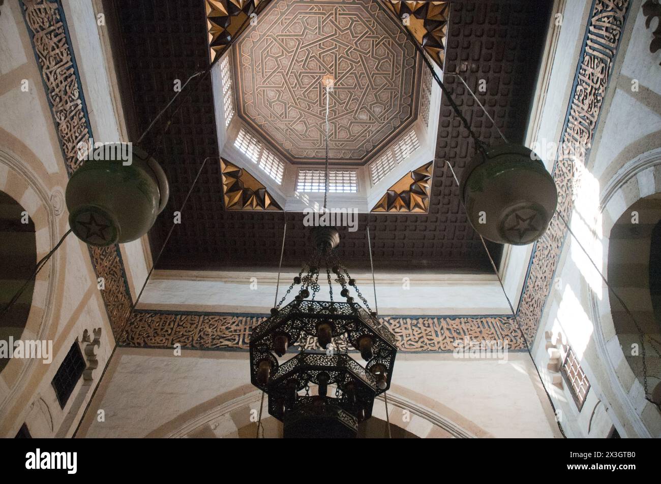 Al Azhar Moschee, angeblich die älteste Universität der Welt, im islamischen Viertel von Kairo, Ägypten Stockfoto