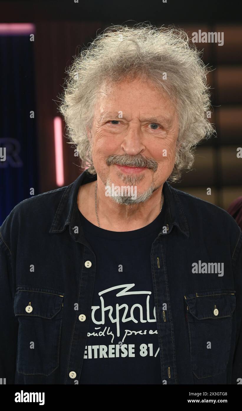 Köln, Deutschland. April 2024. Musiker Wolfgang Niedecken als Gast in der WDR Talkshow Kölner Treff Credit: Horst Galuschka/dpa/Alamy Live News Stockfoto