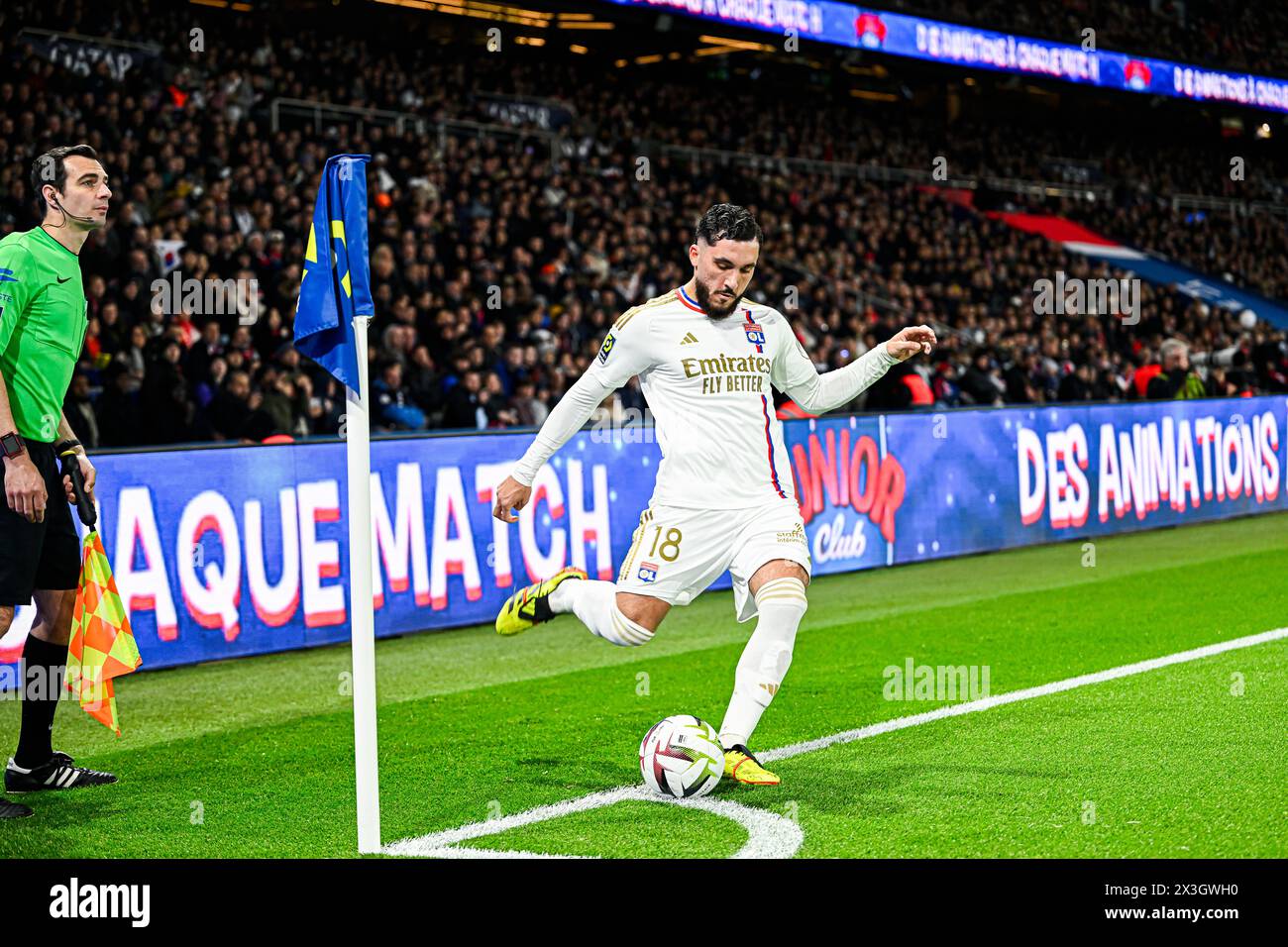 Rayan Cherki während des Ligue 1-Fußballspiels Paris Saint-Germain (PSG) gegen Olympique Lyonnais (OL Lyon) am 21. April 2024 im Parc des Princes-Stadion in Paris, Frankreich. Quelle: Victor Joly/Alamy Live News Stockfoto