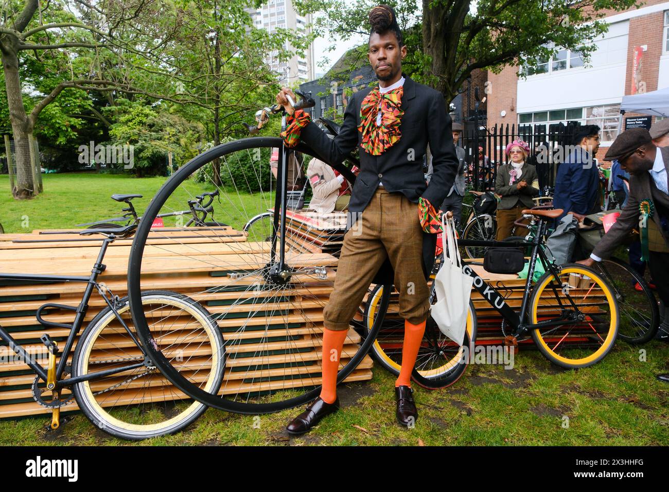 Farringdon, London, Großbritannien. April 2024. Die Fahrer nehmen am Tweed Run 2024 Teil. Quelle: Matthew Chattle/Alamy Live News Stockfoto