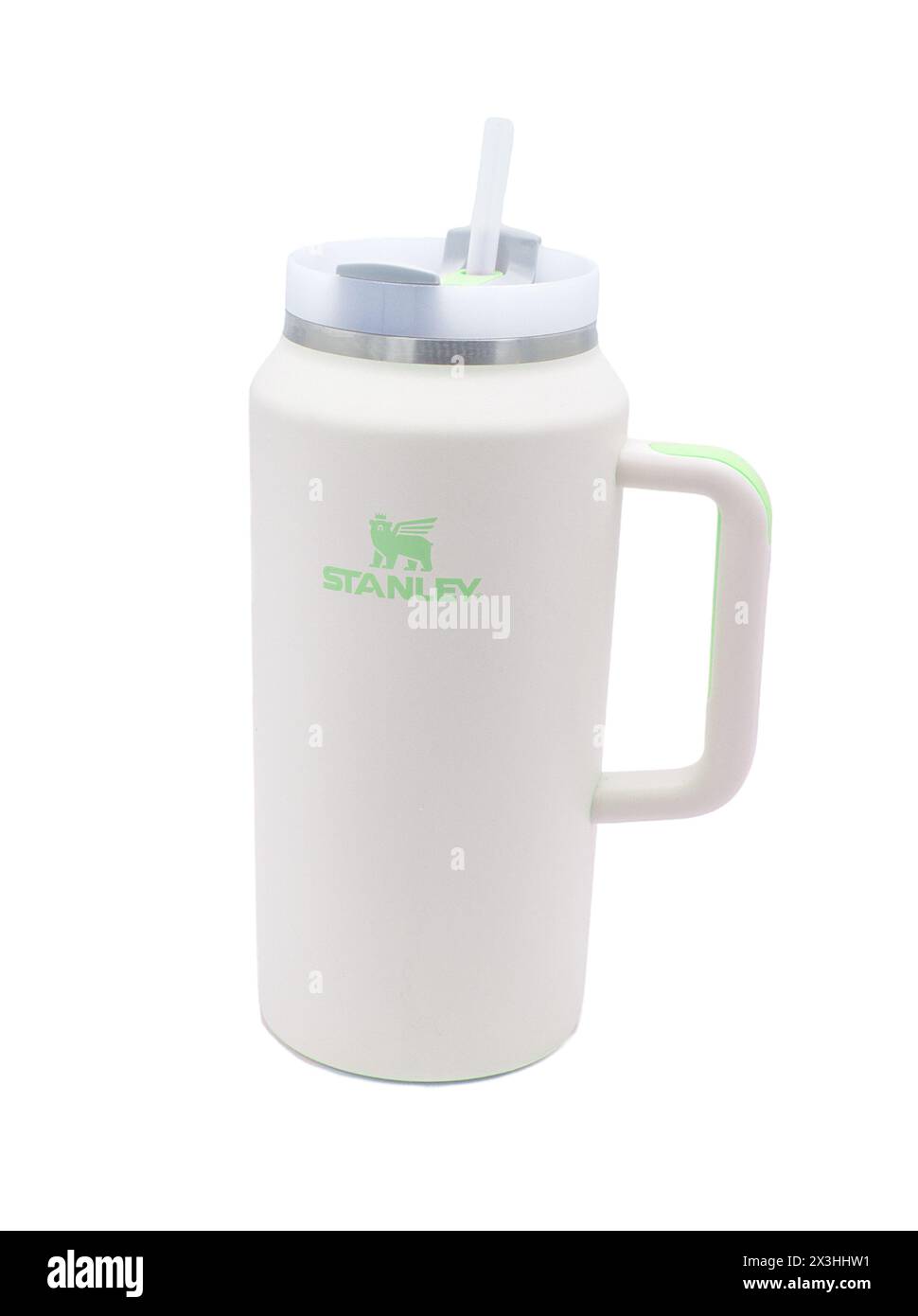 Ocala, FL 1-21-2024 Green Stanley der Quencher H2.0 Flowstate Tumbler 64 Oz Doppelwandige Isolierung aus Edelstahl hält Wasser oder Lieblingsgetränk Stockfoto