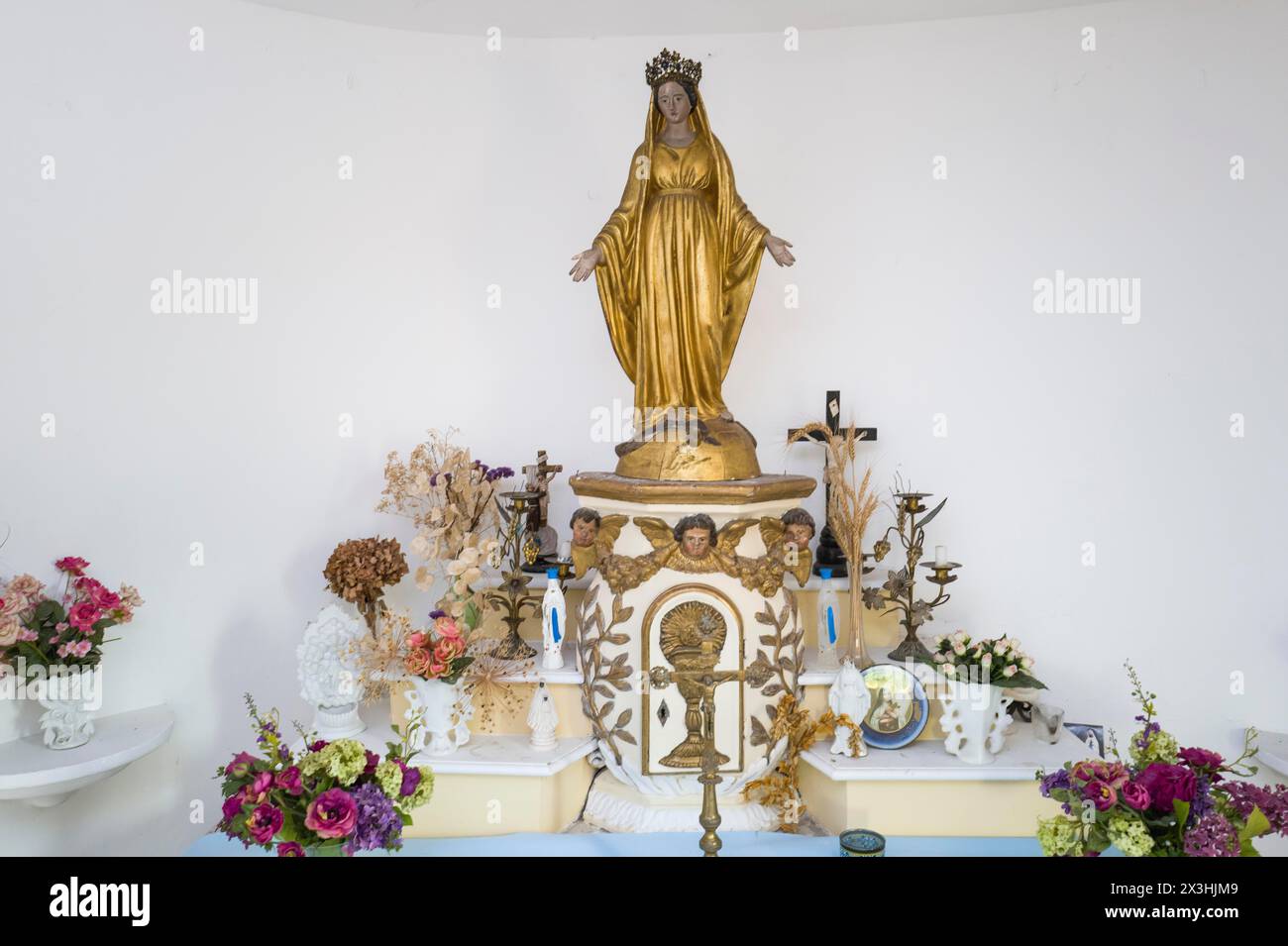 Kapelle Notre Dame du Bon Secours, barocke Innenausstattung. Saint-Vincent-Rive-d Olt ist eine ländliche französische Gemeinde. Patricia Huchot-Boissier / Collectif DyF Stockfoto