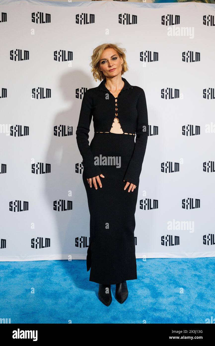 San Francisco, USA. April 2024. Regisseurin Lucy Walker posiert für ein Porträt auf dem blauen Teppich für das 67. San Francisco International Film Festival im Letterman Digital Arts Center in San Francisco, KALIFORNIEN am 26. April 2024. (Foto: Juliana Yamada/SIPA USA) Credit: SIPA USA/Alamy Live News Stockfoto