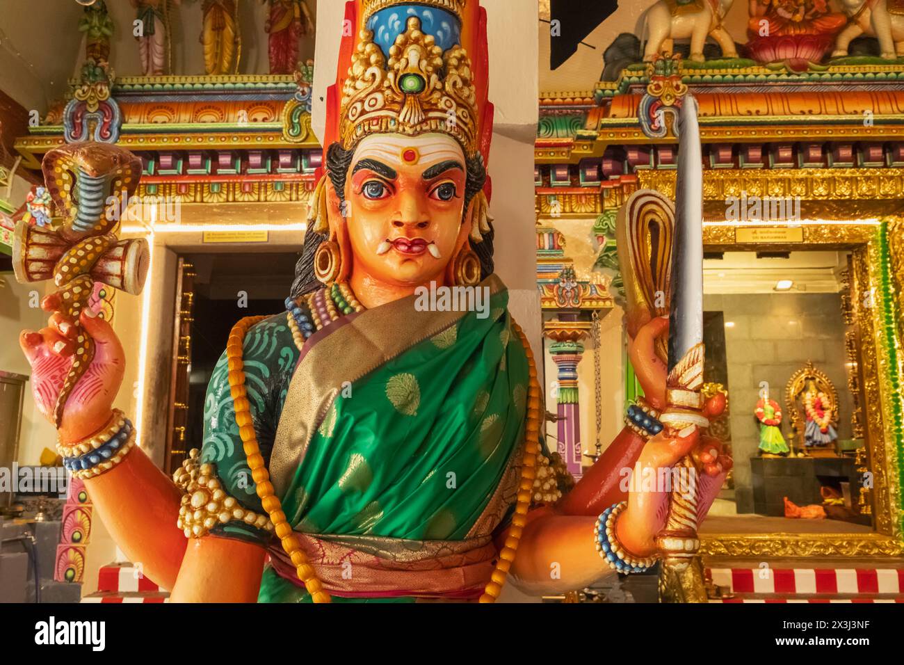 Asien, Singapur, Chinatown, Sri Mariamman Tempel, Statue des weiblichen Hindu Deitie Stockfoto