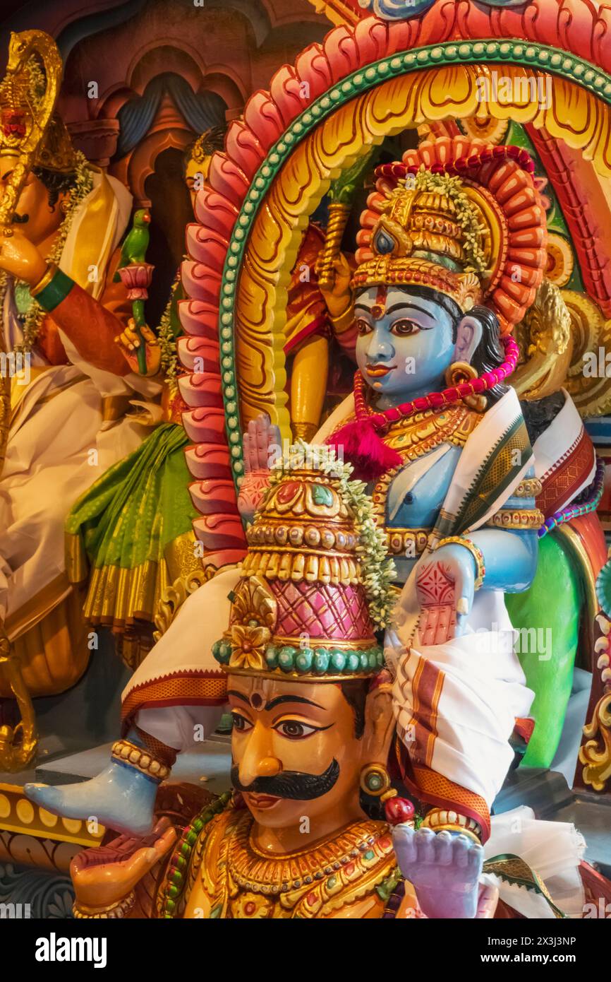 Asien, Singapur, Chinatown, Sri Mariamman Tempel, Statue der hinduistischen Gottheiten Stockfoto