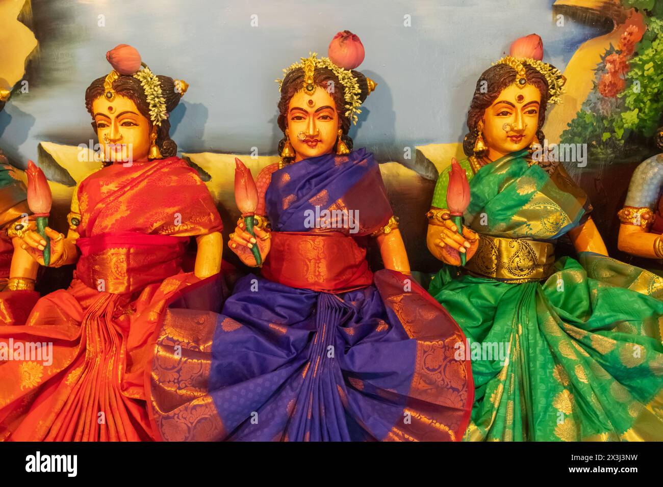 Asien, Singapur, Chinatown, Sri Mariamman Tempel, Statue weiblicher hinduistischer Gottheiten Stockfoto