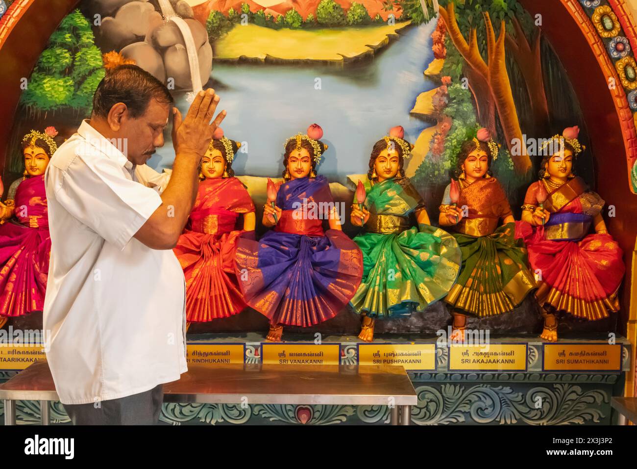 Asien, Singapur, Chinatown, Sri Mariamman Tempel, Statue der hinduistischen Gottheiten Stockfoto