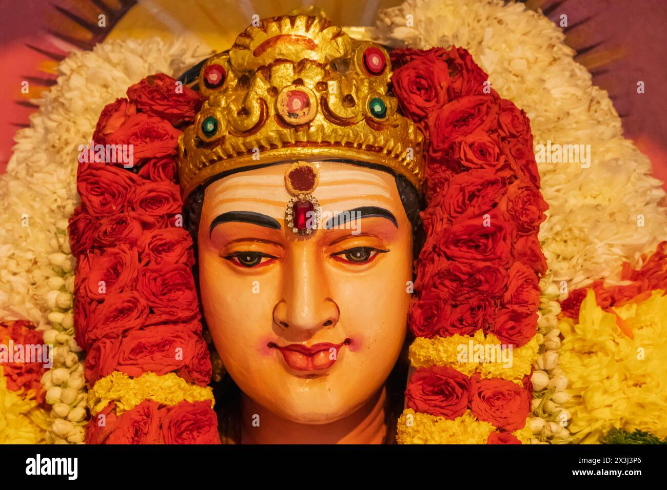 Asien, Singapur, Chinatown, Sri Mariamman Tempel, Statue des Hindu Deitie Stockfoto