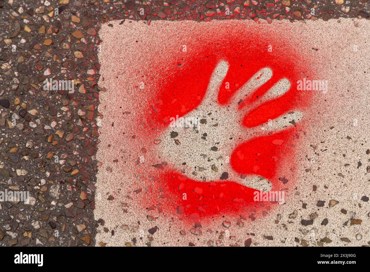 Strassenbesetzung durch die letzte Generation in Essen, 27.04.2024, EU, DEU, Deutschland, Nordrhein-Westfalen, Essen: Strassenbesetzung der Rüttenscheider Straße/Martinstraße im Stadtteil Rüttenscheid durch die Letzte Generation für eine Klimaneutrale Politik/Wirtschaft, soziale Gerechtigkeit und Demokratie. EU, DEU, Deutschland, Nordrhein-Westfalen, Essen: Straßenbesetzung der Rüttenscheider Straße/Martinstraße im Bezirk Rüttenscheid durch die letzte Generation für klimaneutrale Politik/Wirtschaft, soziale Gerechtigkeit und Demokratie. Stockfoto