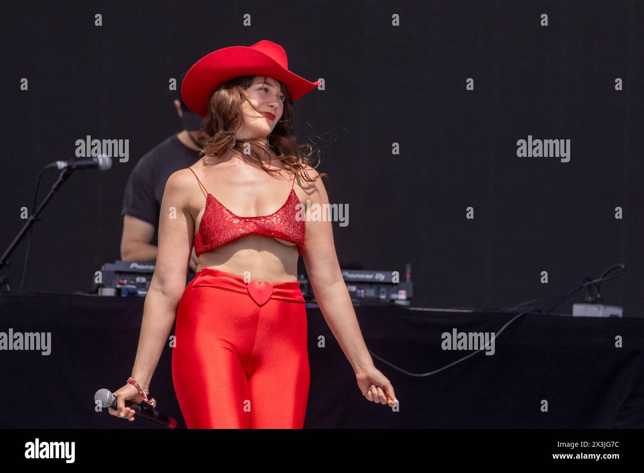 Indio, USA. April 2024. Lola Kirke während des Stagecoach Music Festivals im Empire Polo Club am 26. April 2024 in Indio, Kalifornien (Foto: Daniel DeSlover/SIPA USA) Credit: SIPA US/Alamy Live News Stockfoto