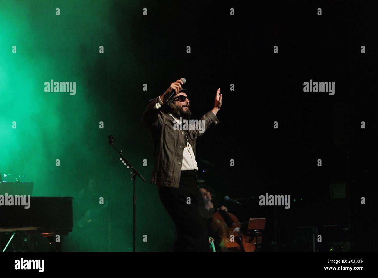 Vinicio Capossela im Konzert im Teatro Arcimboldi in Mailand ('Con i tasti che ci abbiamo' Tour) 11/2023 ©Isabella de Maddalena/opale.Photo Stockfoto