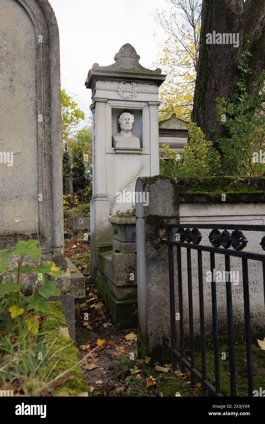 Paris, Frankreich, 11. November 2023. Das Grab des französischen Malers Jean Auguste Dominique Ingres (1780–1867) in der 23. Abteilung des Friedhofs Pere-Lachaise. Ingres gehörte zu den größten Vertretern der neoklassischen Malerei. ©Isabella de Maddalena/opale.Photo Stockfoto