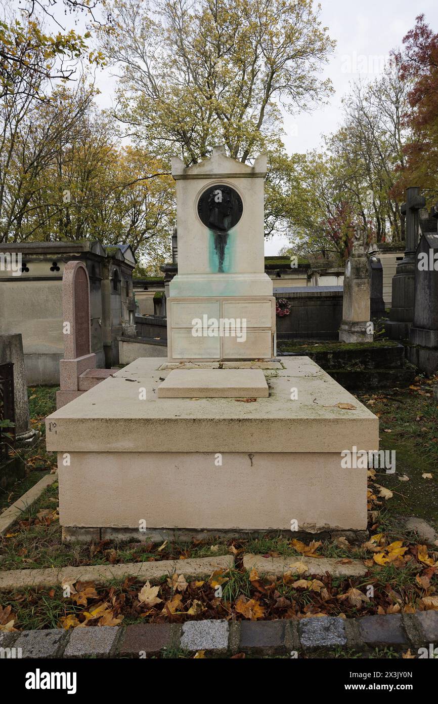 Paris, Frankreich, 11. November 2023. Das Grab des französischen Malers und Politikers Jacques-Louis David (1748–1829) in der 56. Division des Friedhofs Pere-Lachaise. ©Isabella de Maddalena/opale.Photo Stockfoto