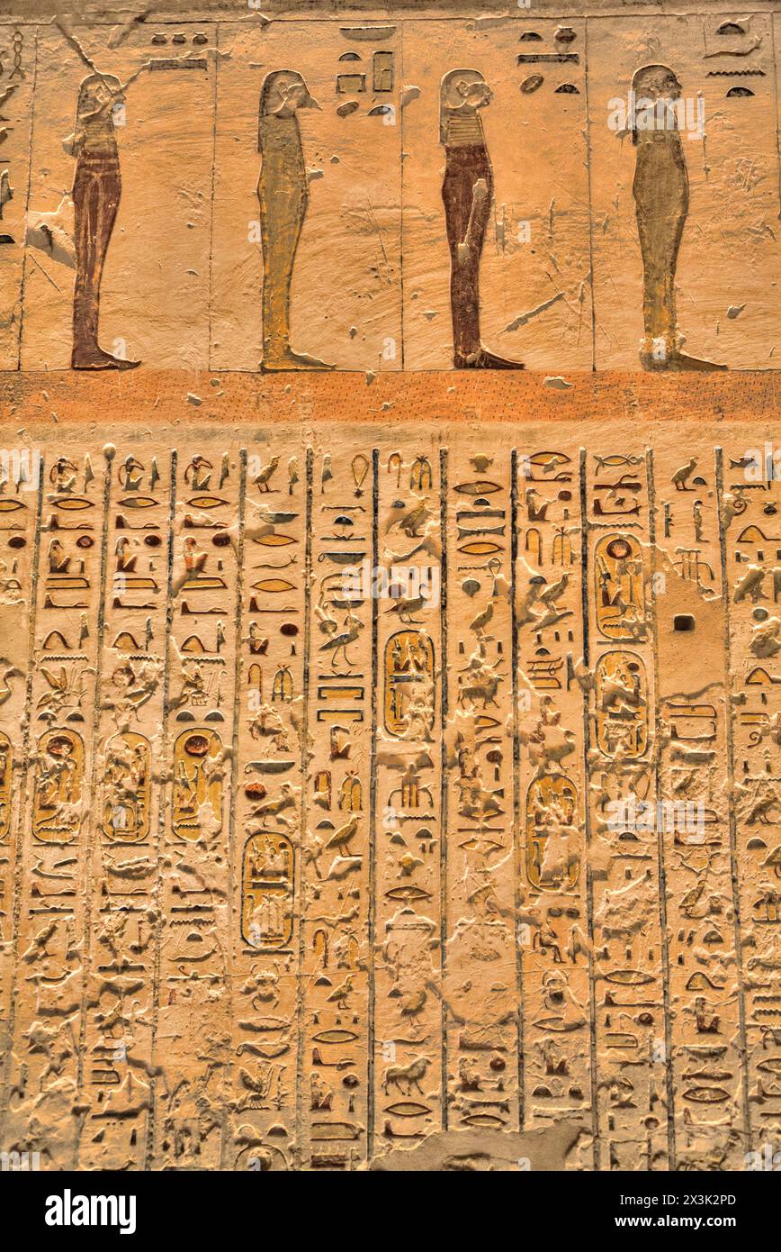 Pharaos Bilder mit Hieroglyphen, Grab von Ramses IV, KV2, Tal der Könige, UNESCO-Weltkulturerbe, Luxor, Ägypten Stockfoto