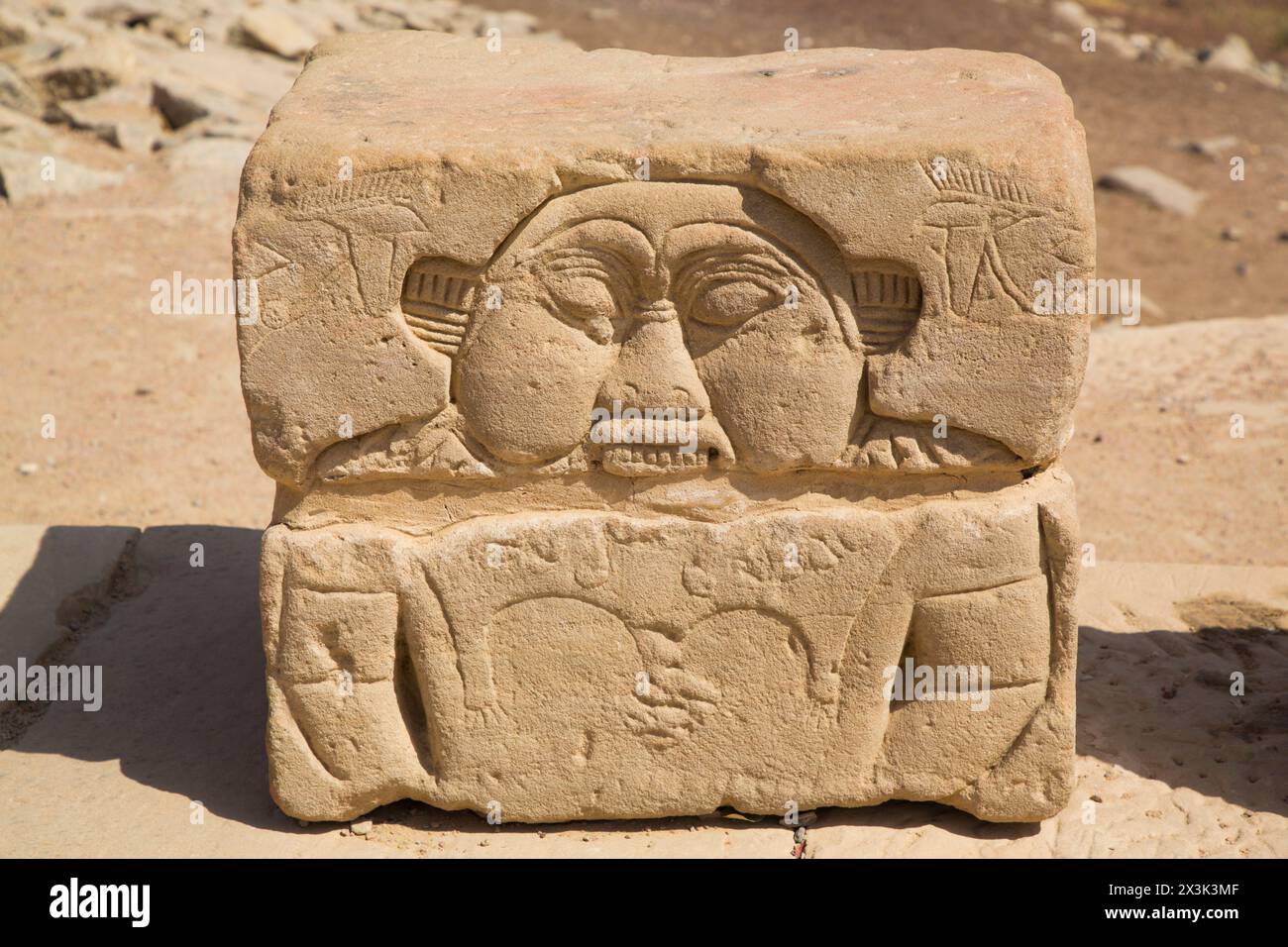 Skulptur des Gottes Bes, Tempel von Hathor, Tempel der Isis, UNESCO-Weltkulturerbe, Philae Insel, Assuan, Ägypten Stockfoto