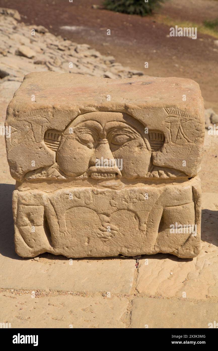 Skulptur des Gottes Bes, Tempel von Hathor, Tempel der Isis, UNESCO-Weltkulturerbe, Philae Insel, Assuan, Ägypten Stockfoto
