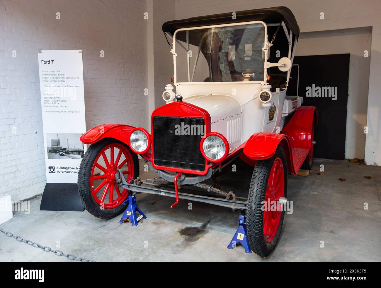 KOPENHAGEN, DÄNEMARK - 29. OKTOBER 2014: Ford Model T Truck aus dem Jahr 1923 im Kopenhagener Carlsberg Museum liefert Bier Stockfoto