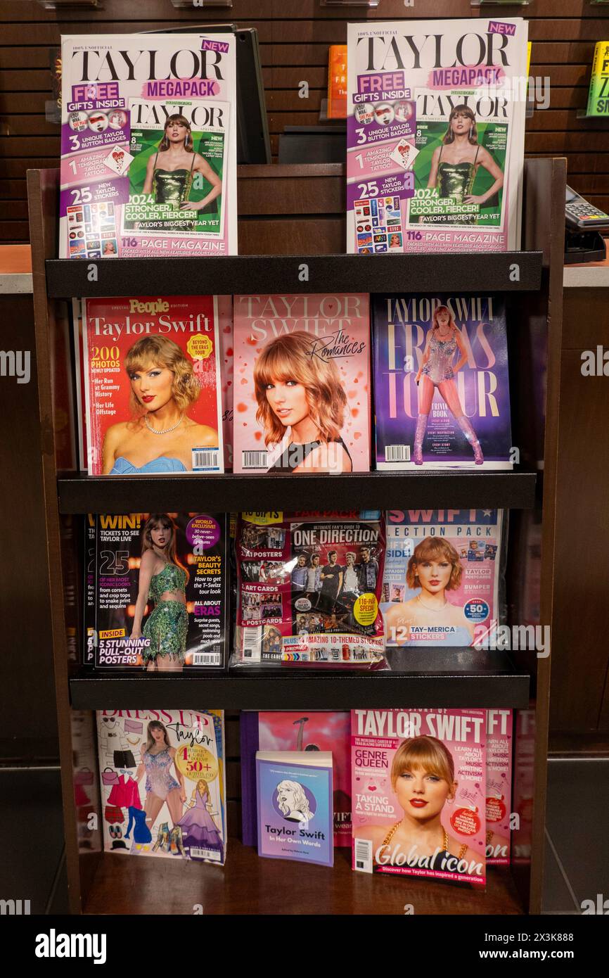 Barnes & Noble Booksellers auf der Fifth Avenue in New York City bietet eine große Auswahl an Büchern, Zeitschriften, Musik und Spielen. USA 2024 Stockfoto