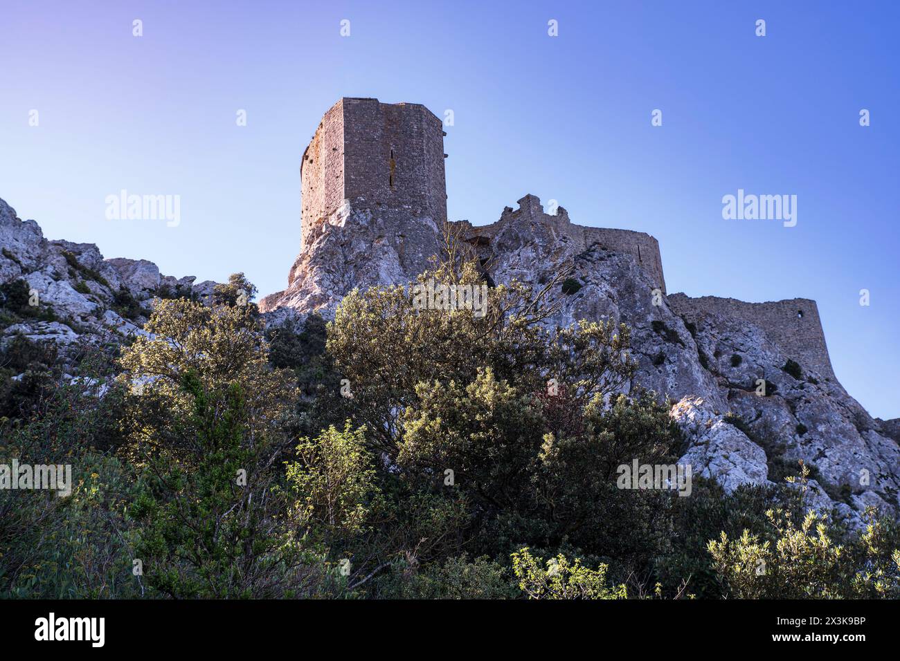 Ruinen der mittelalterlichen Burg von Quéribus in der Region Kathar in Südfrankreich Stockfoto