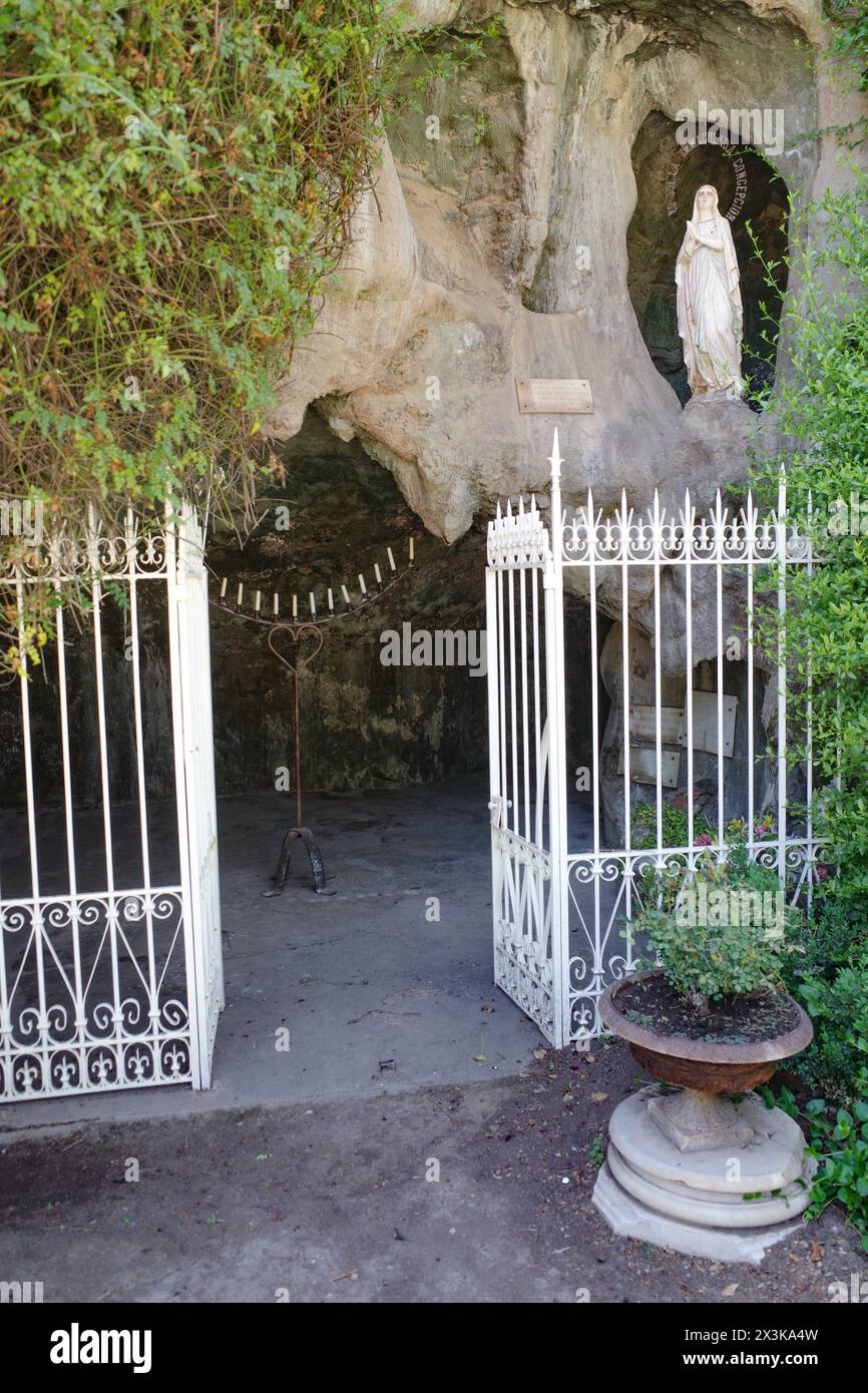 Santiago, Chile - 25. November 2023: Kapelle des Hotel Casa Real in den Weinbergen von Santa Rita, Santiago, Stockfoto