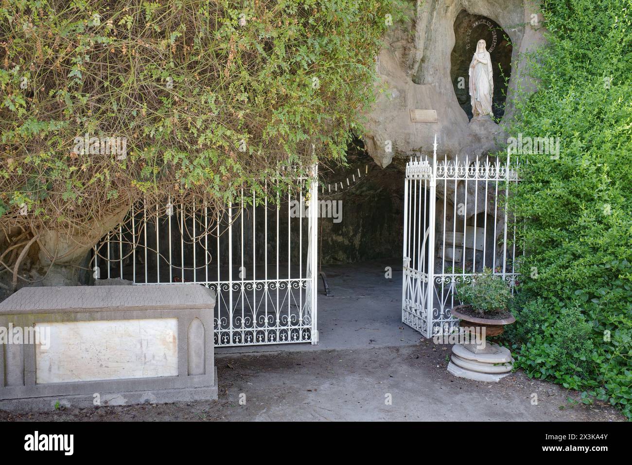 Santiago, Chile - 25. November 2023: Kapelle des Hotel Casa Real in den Weinbergen von Santa Rita, Santiago, Stockfoto