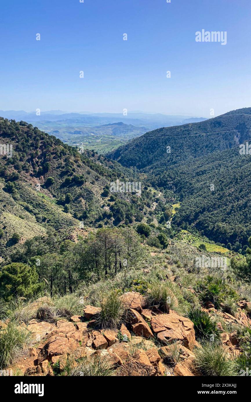 Wanderweg zu Wasserfällen über den Fluss Caballos, Sierra de la Nieves Nationalpark in Tolox, Malaga, Spanien Stockfoto