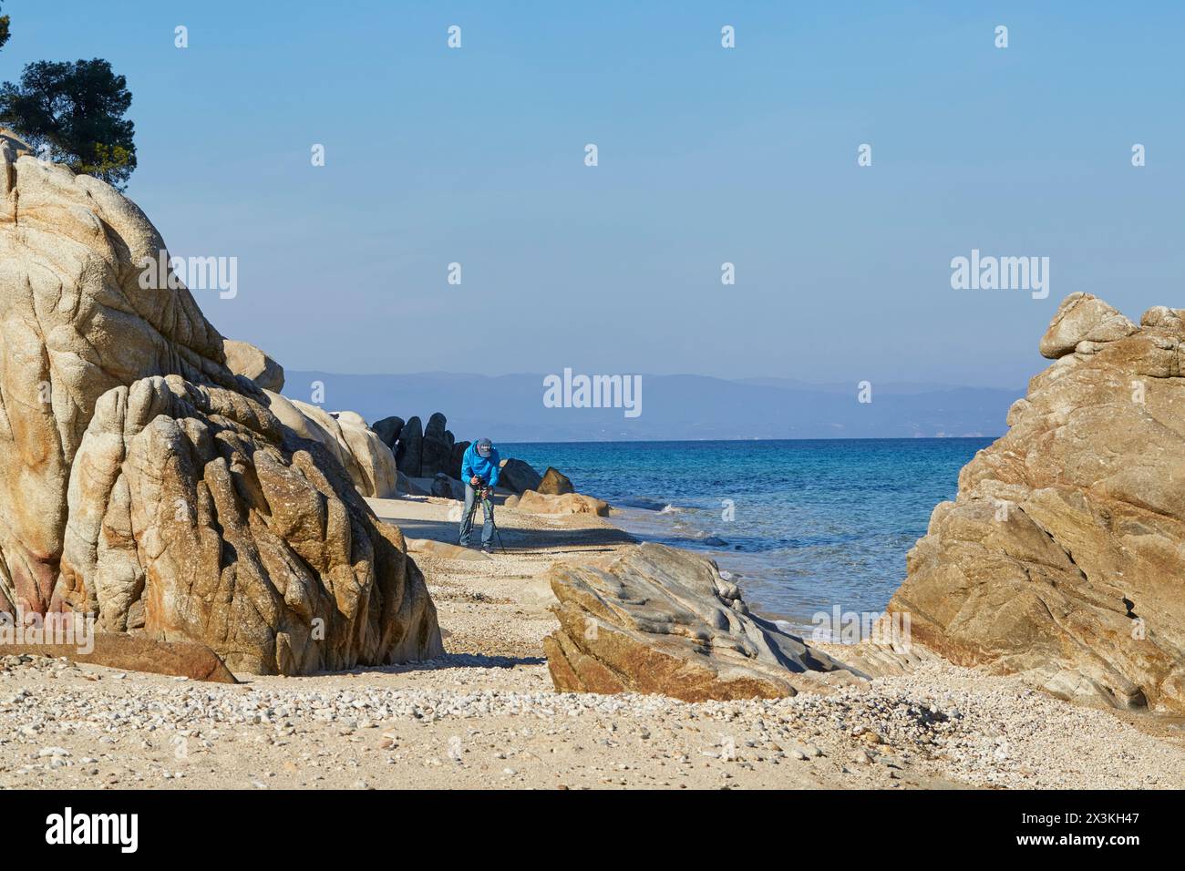 Strand mit Felsen in chalkidiki Griechenland. Stockfoto