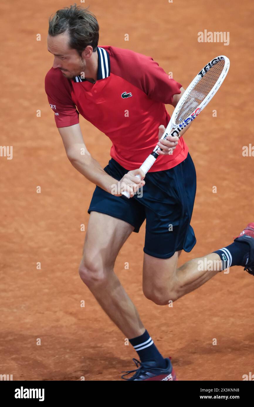 Daniil Medwedev gegen Matteo Arnaldi im Spiel der Männer-Einzel-Runde 64 am fünften Tag der Mutua Madrid Open in La Caja Magica am 27. April, Stockfoto