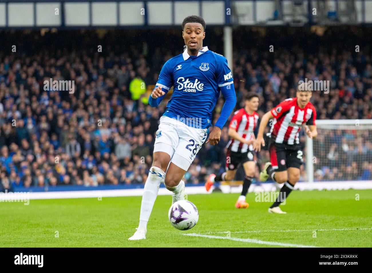 Youssef Chermiti #28 des Everton F.C. während des Premier League-Spiels zwischen Everton und Brentford im Goodison Park, Liverpool am Samstag, den 27. April 2024. (Foto: Mike Morese | MI News) Credit: MI News & Sport /Alamy Live News Stockfoto