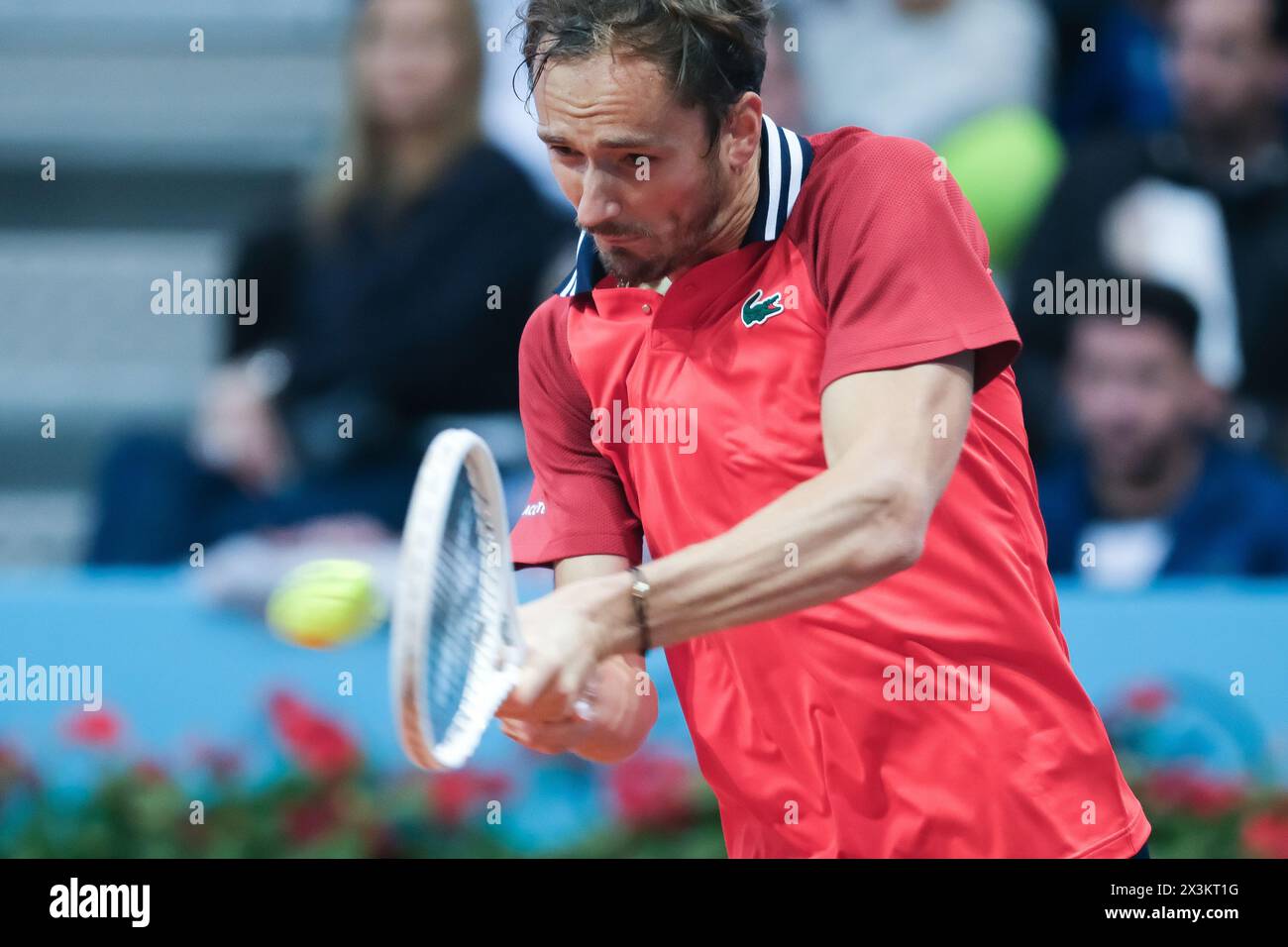 Madrid, Spanien. April 2024. Daniil Medwedev gegen Matteo Arnaldi im Spiel der Männer-Einzel-Runde 64 während des fünften Tages der Mutua Madrid Open in La Caja Magica am 27. April 2024 in Madrid, Spanien. (Foto: Oscar Gonzalez/SIPA USA) Credit: SIPA USA/Alamy Live News Stockfoto