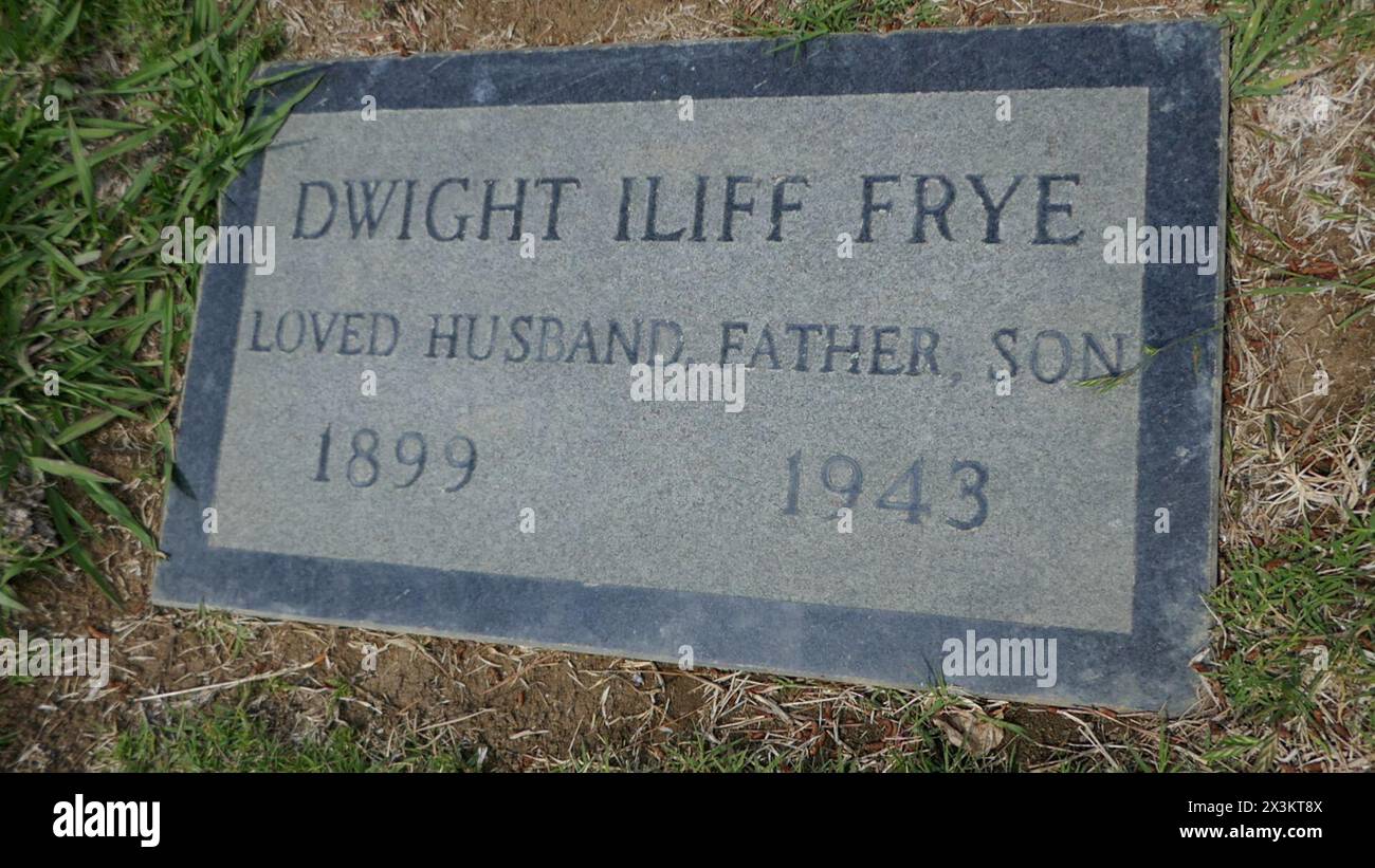 Glendale, Kalifornien, USA 26. April 2024 Schauspieler Dwight Frye Grave in der Graceland Sektion im Forest Lawn Memorial Park am 26. April 2024 in Glendale, Kalifornien, USA. Er spielte in Horrorfilmen Dracula, Frankenstein, Frankenstein trifft den Wolf, Sohn von Frankenstein, die Vampirfledermaus, Dead man Walk. Foto: Barry King/Alamy Stock Photo Stockfoto