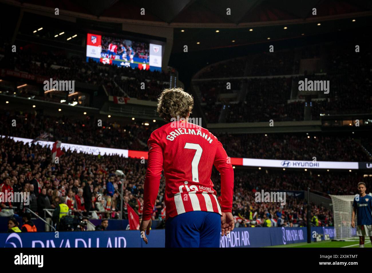 Madrid, Spanien. April 2024. Griezmann (Atlético de Madrid) schoss am 27. April 2024 einen Eckstoß bei einem Spiel der La Liga EA Sports zwischen Atético de Madrid und Athletic Club de Bilbao in Civitas Metropolitano in Madrid. Foto: Felipe Mondino/SIPA USA Credit: SIPA USA/Alamy Live News Stockfoto