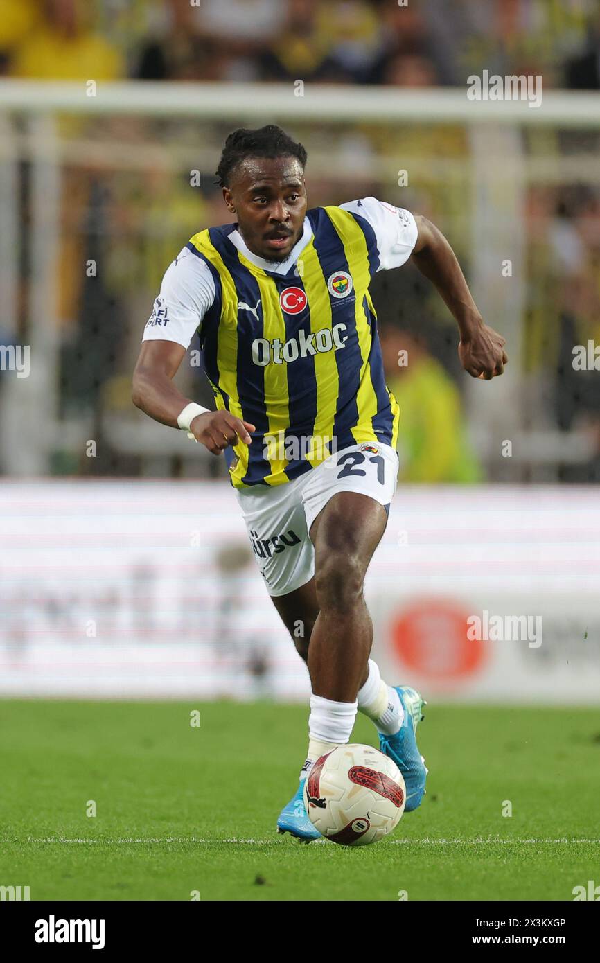 Istanbul, Türkei. April 2024. Istanbul, Türkei, 27. April 2024: Während des türkischen Super League-Fußballspiels zwischen Fenerbahce und Besiktas im Ulker-Stadion, Türkei. (EO/SPP) Credit: SPP Sport Press Photo. /Alamy Live News Stockfoto