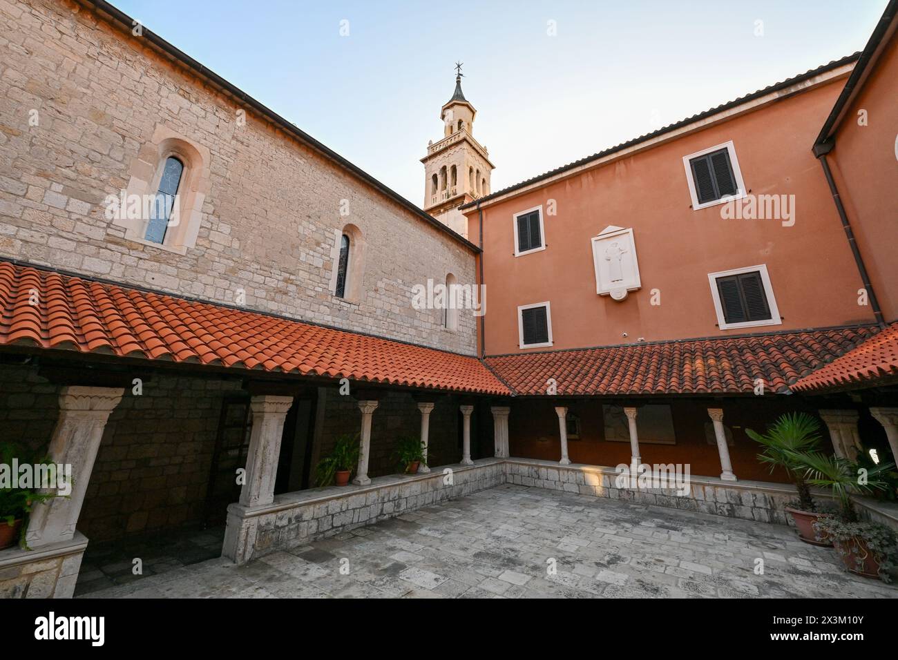 Kirche und Kloster des Heiligen Franziskus in Split, Kroatien. Stockfoto