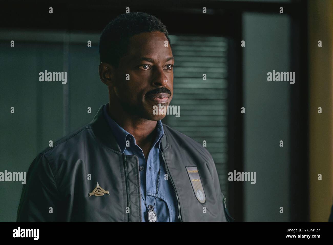 ERSCHEINUNGSDATUM: 24. Mai 2024. TITEL: Atlas. STUDIO: Netflix. DIREKTOR: Brad Peyton. Eine düster klingende Zukunft, in der ein Soldat der KI den Krieg nur beenden kann, ist die Menschheit zu beenden. STERLING K. BROWN als Colonel Banks. (Credit Image: © Netflix/Entertainment Pictures/ZUMAPRESS.com) NUR REDAKTIONELLE VERWENDUNG! Nicht für kommerzielle ZWECKE! Stockfoto