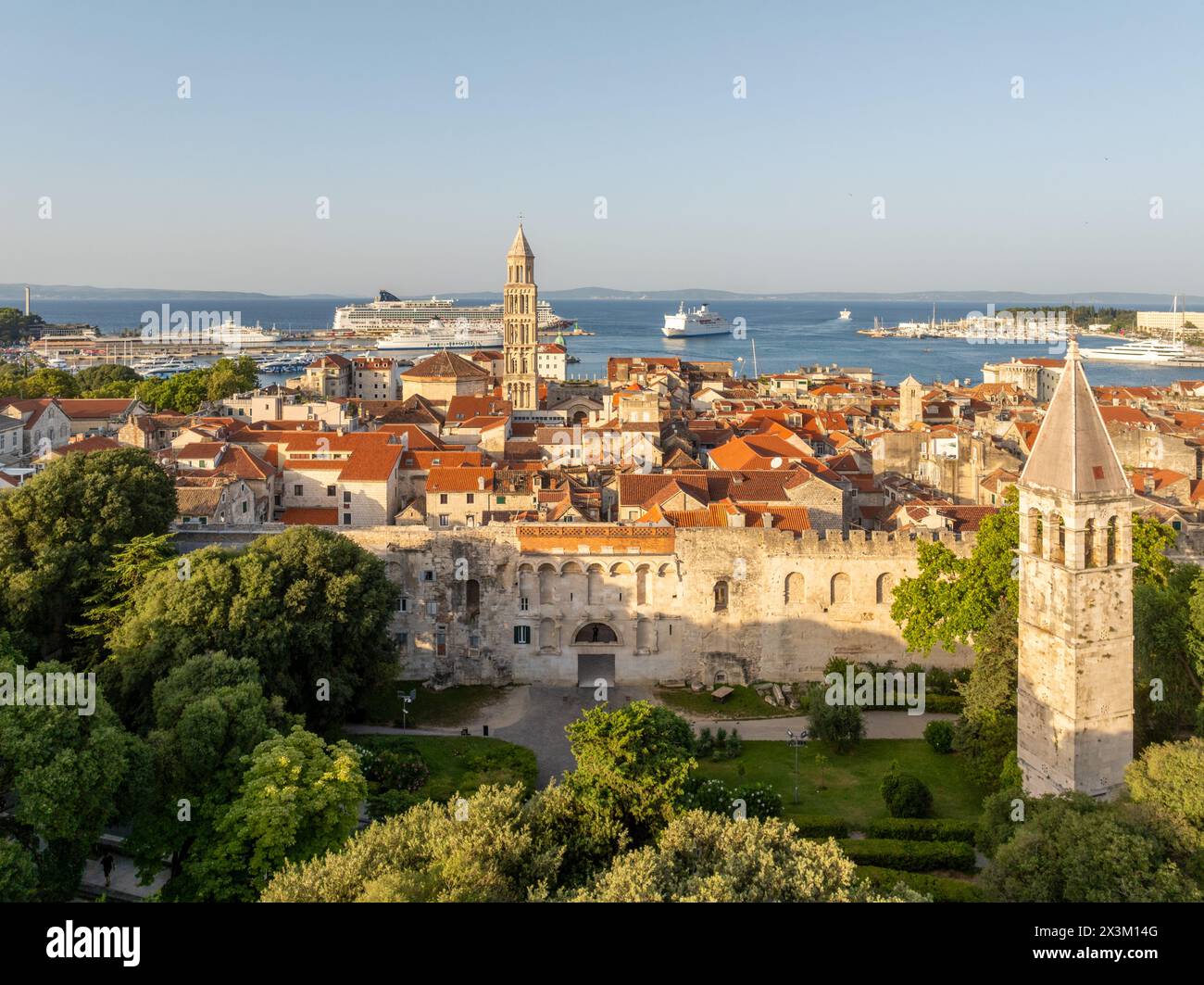 Das Goldene Tor der Altstadt von Split, Kroatien. Stockfoto